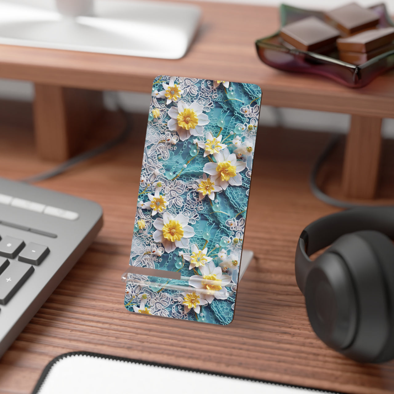 Daffodil for March Birthday - Mobile Display Stand for Smartphones