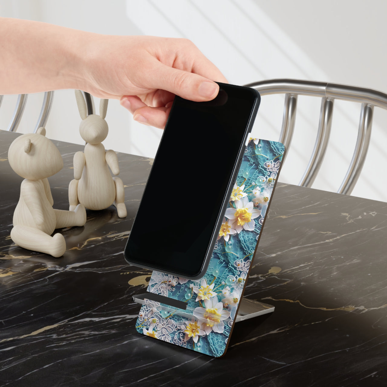 Daffodil for March Birthday - Mobile Display Stand for Smartphones